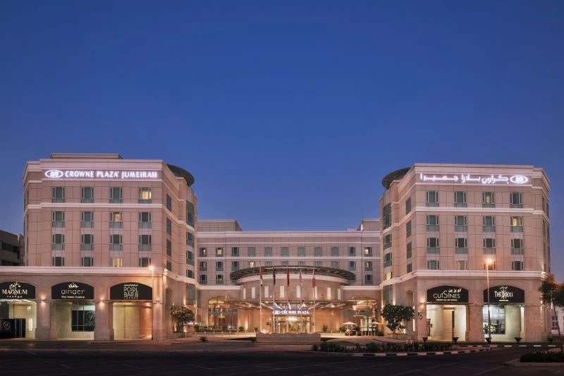Night_time_Outside_Building_(800x533).jpg