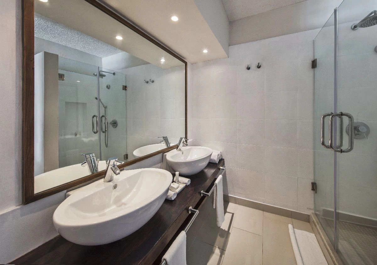 06_Salle_De_Bain_Deluxe.jpg