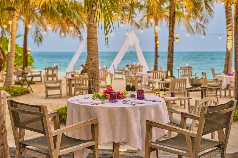 Kuredu_SanguRestaurant_Outdoor_Seating.jpg