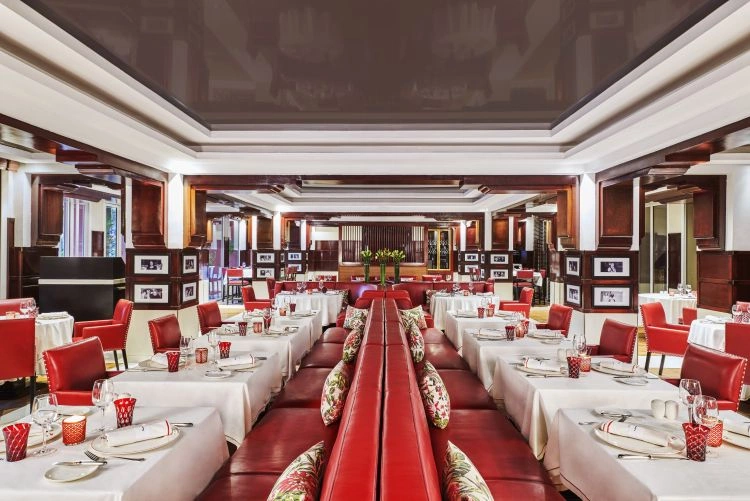 Restaurant_Le_Fouquets.jpg