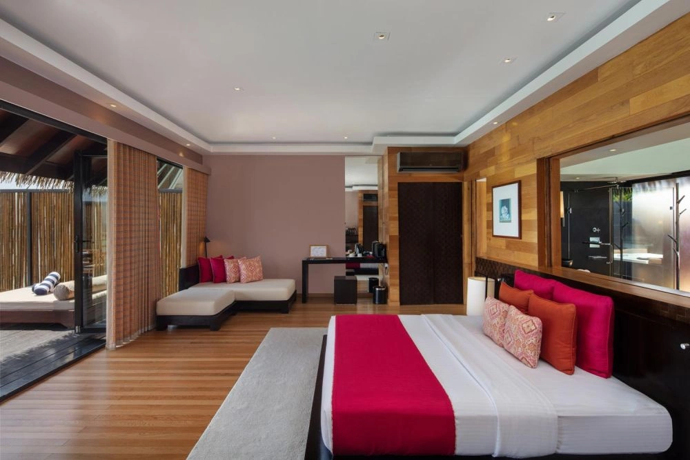 Luxury_sunset_water_villa_private_pool_jacuzzi.jpg