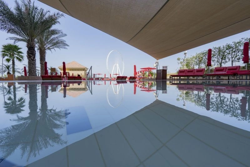 Pool_view_(800x534).jpg