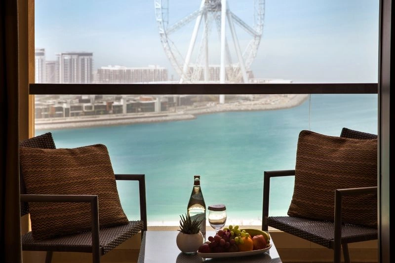 King_Premium_Balcony_-_Amwaj_Rotana_Dubai_(800x533).jpg