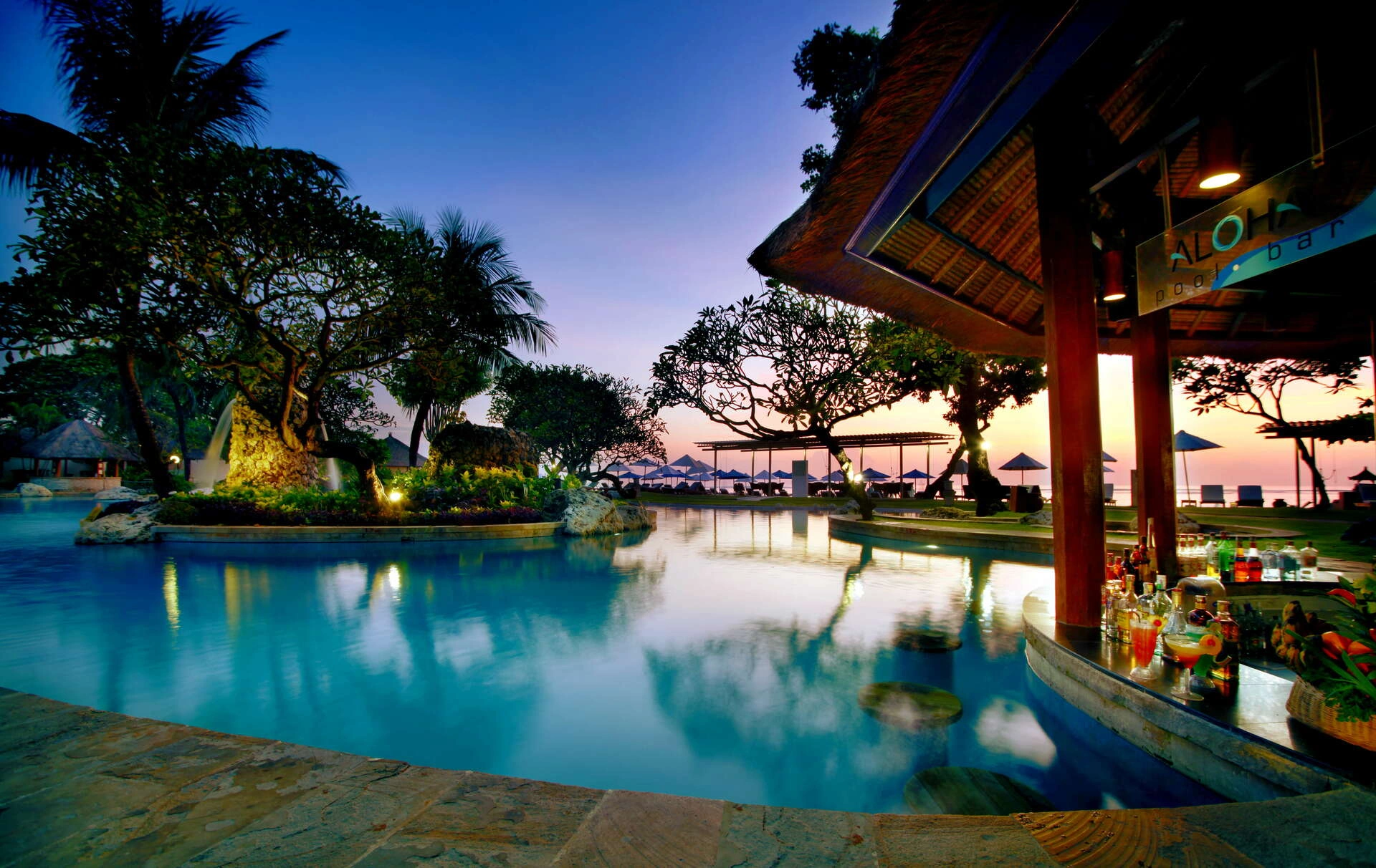 Aloha_Poolbar_Hotel_Nikko_Bali.jpg