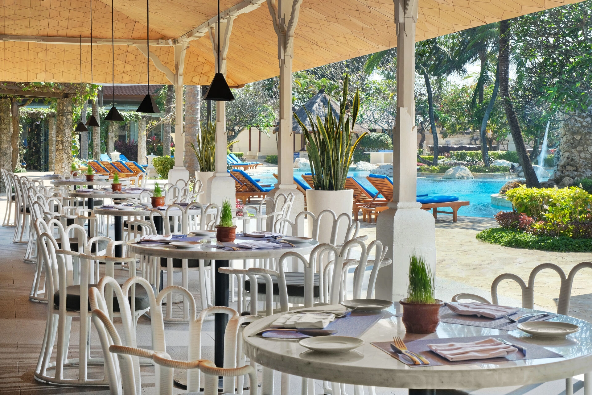 Bali_Luna_Restaurant_Hotel_Nikko_Bali.jpg