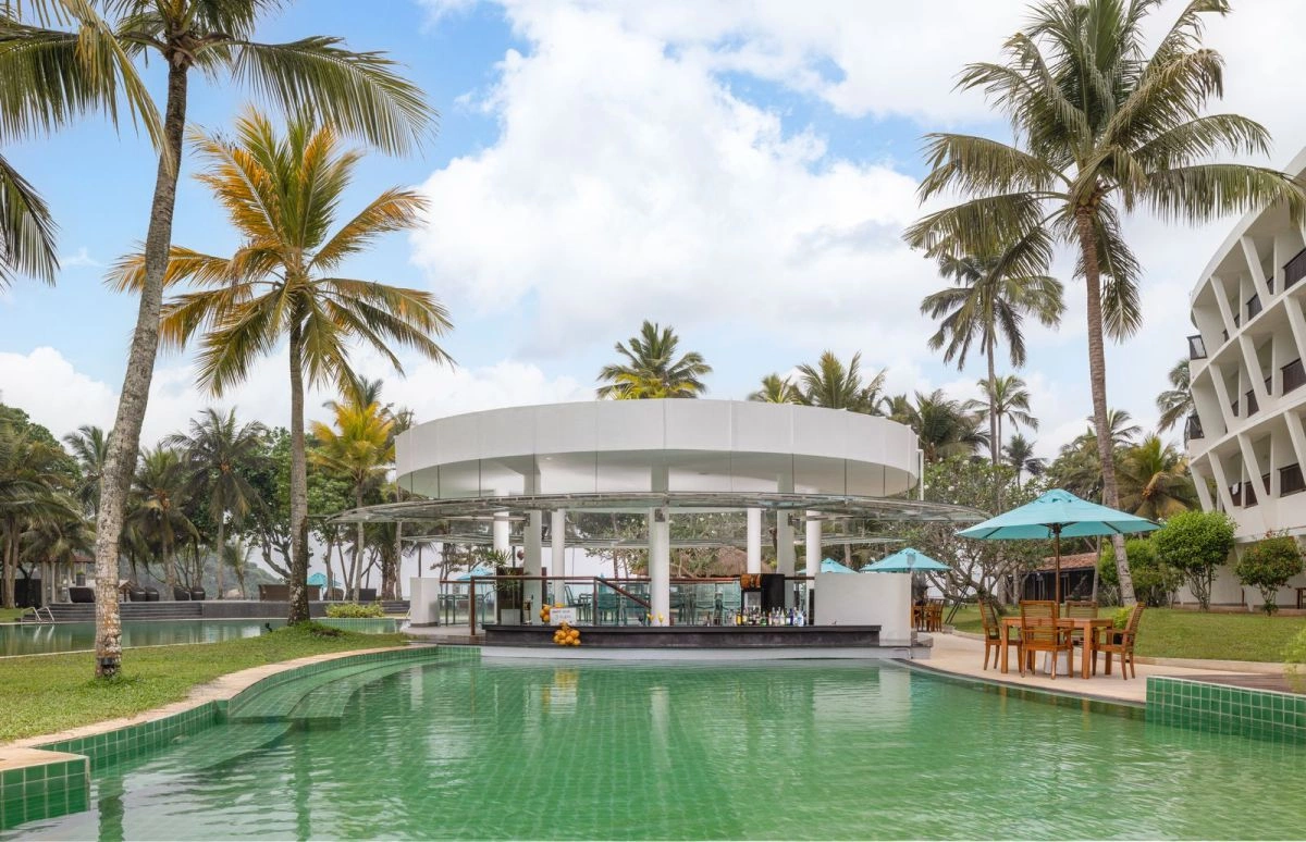 11_pool_bar.jpg