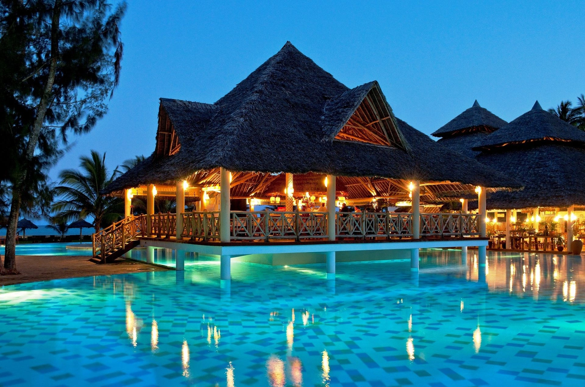 Palm_Evening_View_Kisiwa.jpg
