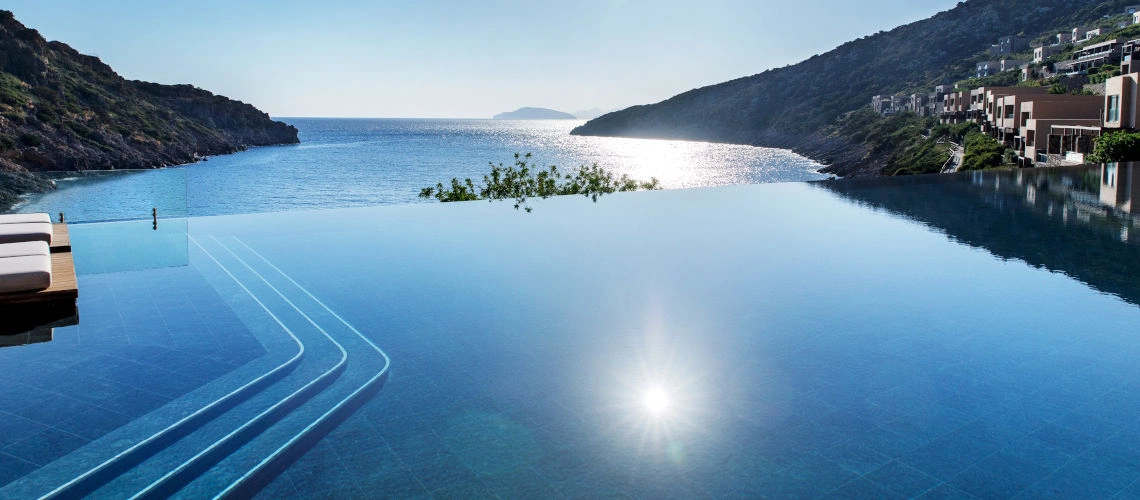 04_piscine_principale.jpeg