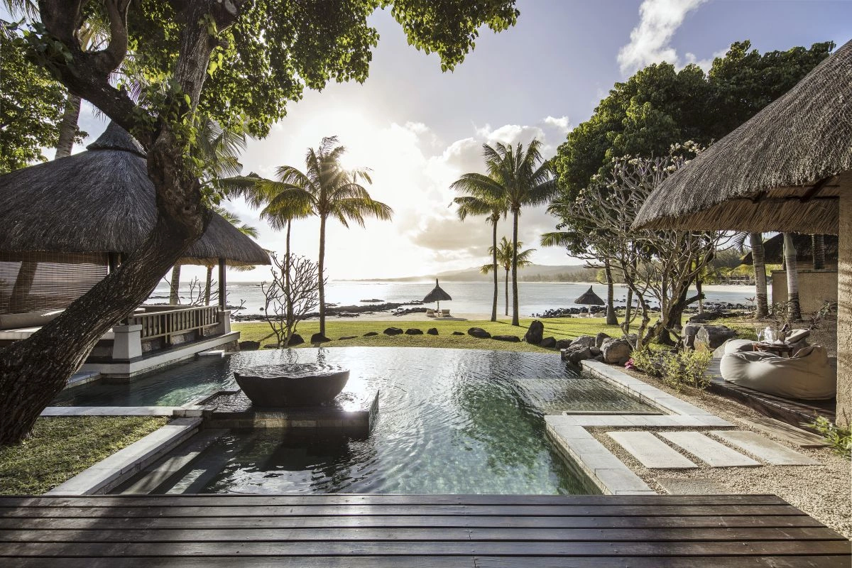 Beachfront_Suite_Pool_Villa_03.jpg