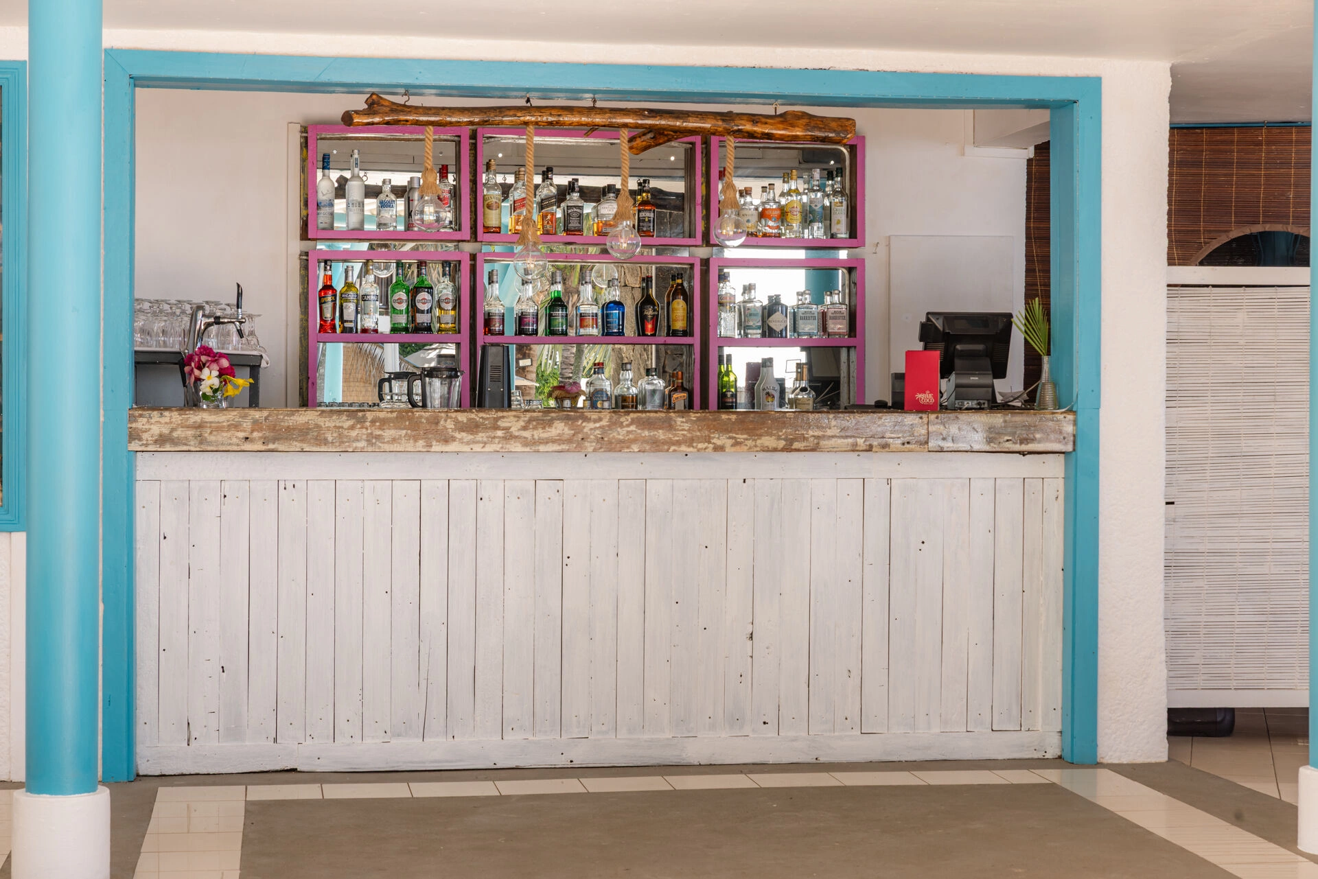 Bar-1.jpg