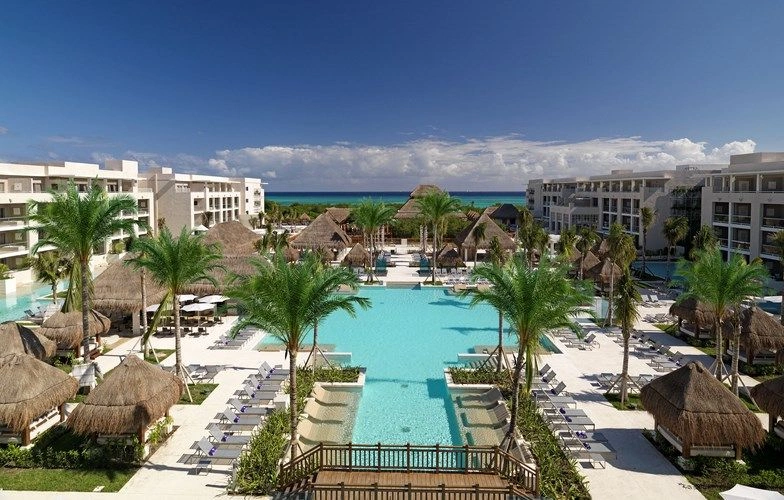 02ParadisusPlayaDelCarmen_La_Perla-Swimming_Pool_web.jpg