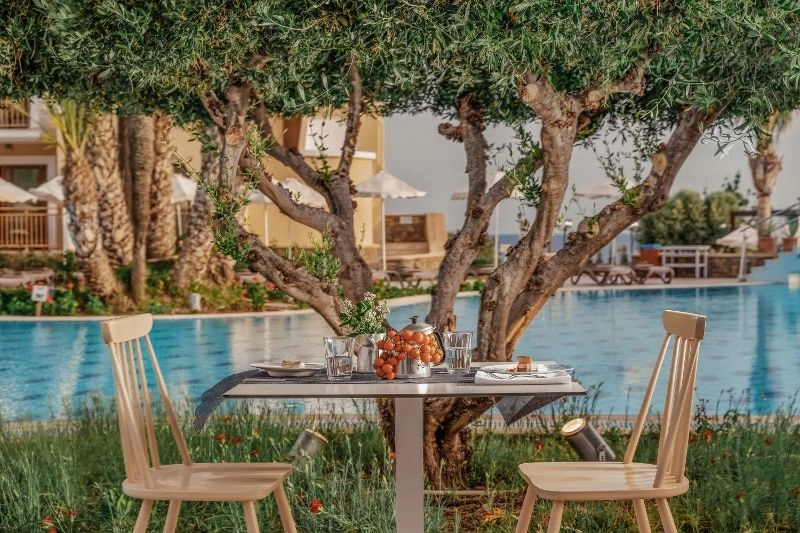 Meze_Meze_Restaurant_II.jpg