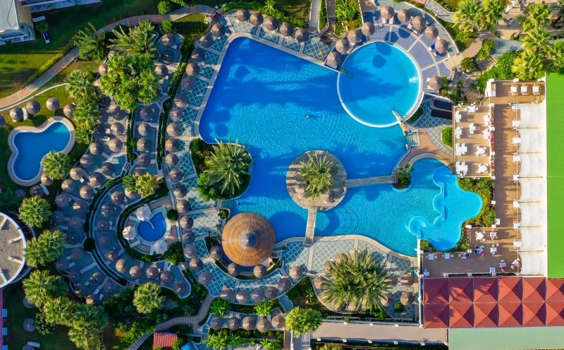 16_Main_Pool_Area_8.jpg