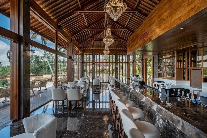 RESTAURANT_4.jpg