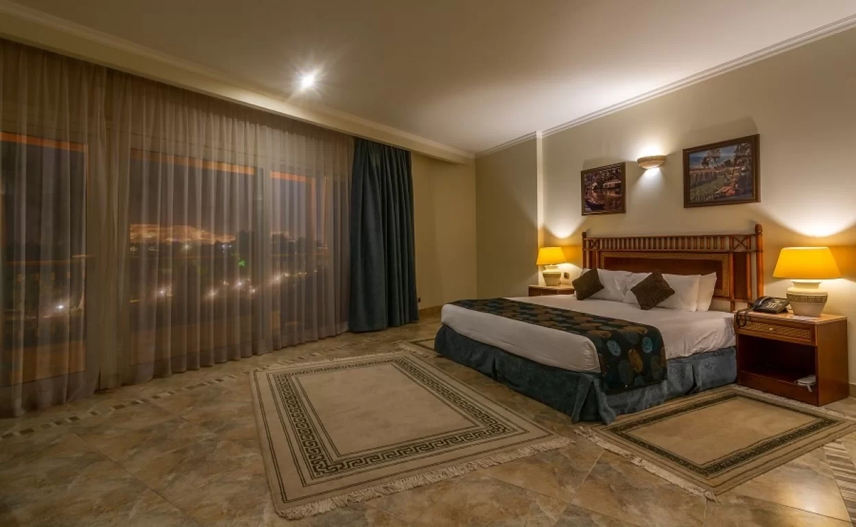 jolie-ville-hotel-spa-kings-island-luxor-gallery-new-rooms-deluxe-room-nile-view-1.webp