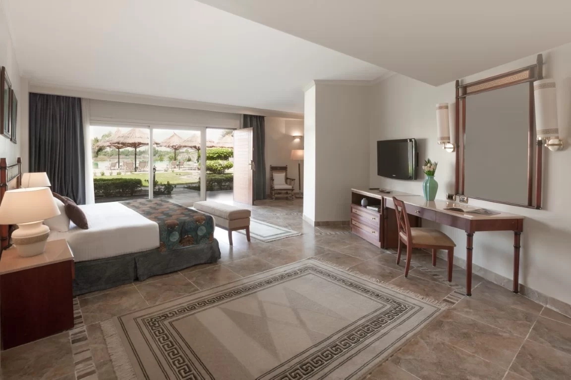 jolie-ville-hotel-spa-kings-island-luxor-gallery-new-rooms-executive-suite.-medium.webp