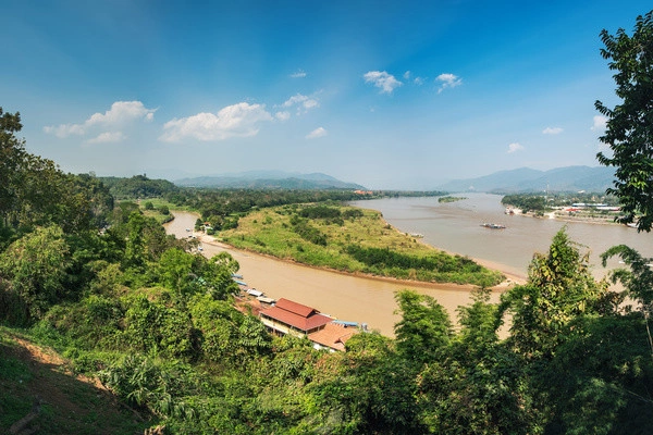 vue_739667_pgbighd.jpg
