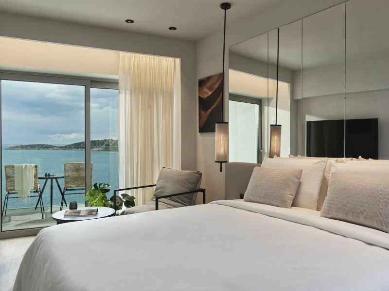 11_deluxe_superior_front_seaview_main_photo.jpg