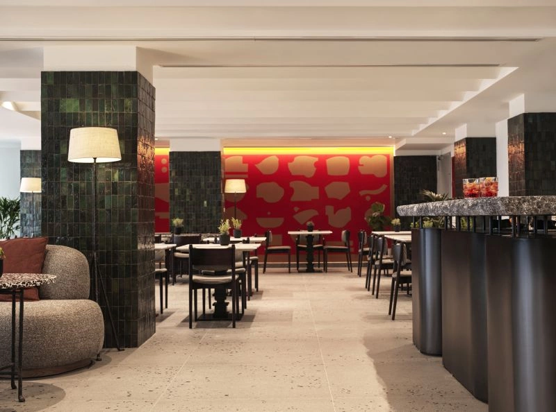 09_ariagne_bar_&_restaurant_main_photo.jpg