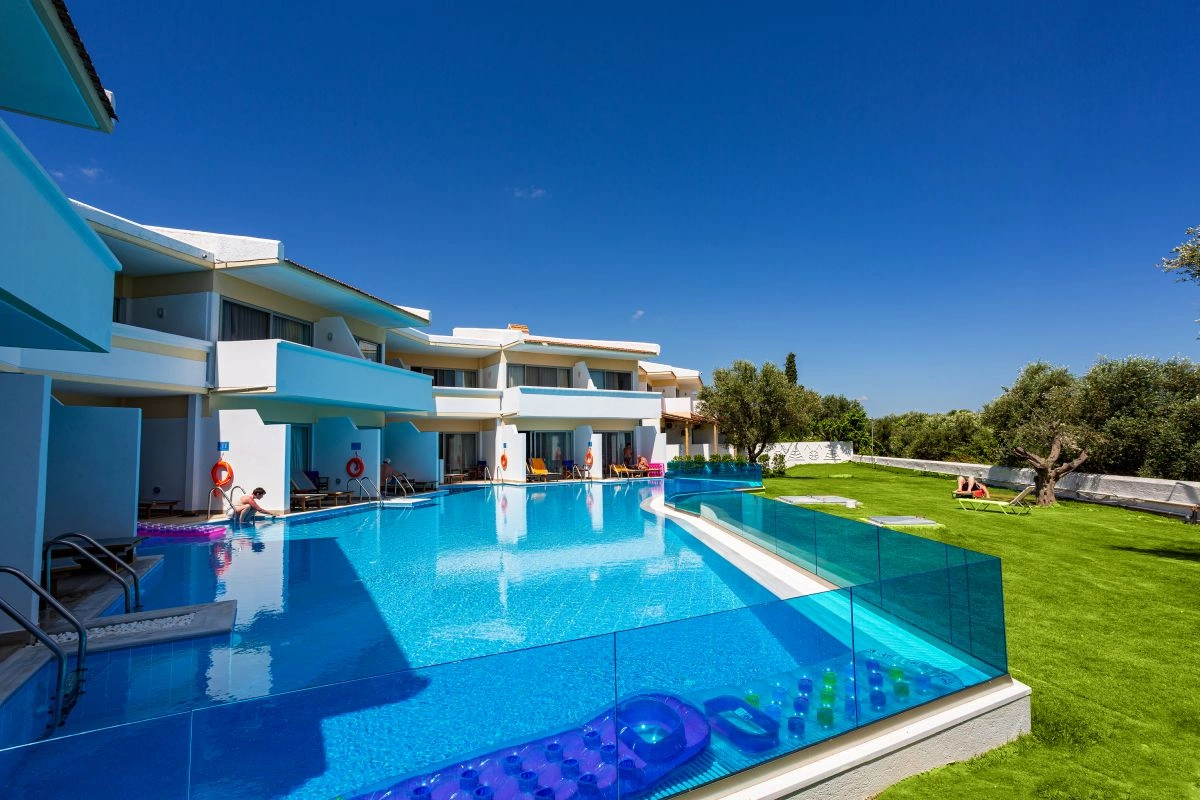 Superior_sharing_pool.jpg