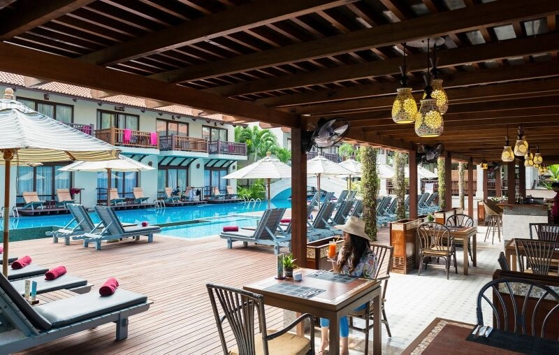 KHAOLAK_BHANDARI_-_COCONUT_BAR_(800x508).jpg