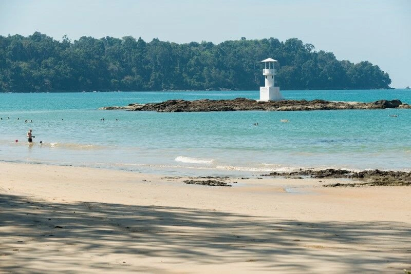 KHAOLAK_BHANDARI_-_BEACH_(800x534).jpg