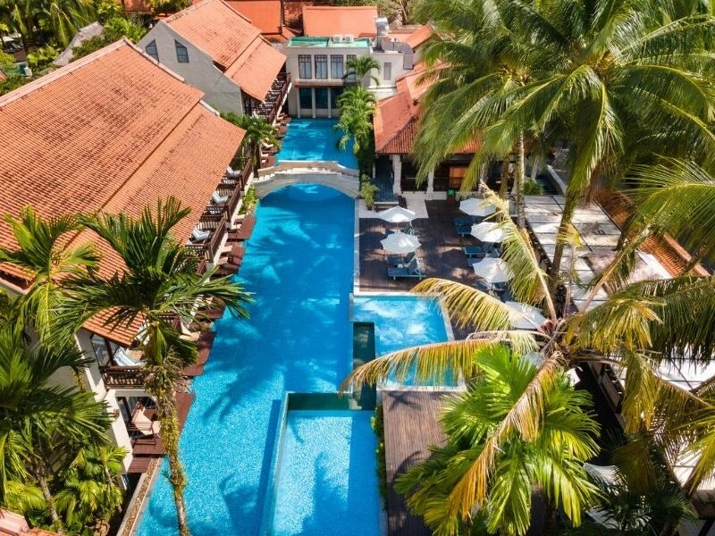 KHAOLAK_BHANDARI_-_POOL_OVERVIEW_(800x600).jpg
