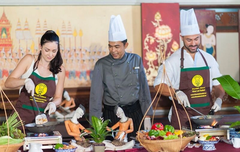 KHAOLAK_BHANDARI_-_COOKING_CLASS_(800x508).jpg