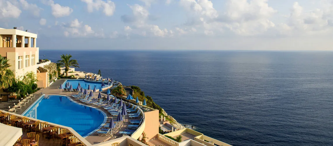 2_Piscine_promosejours_athina_palace_crete.jpg