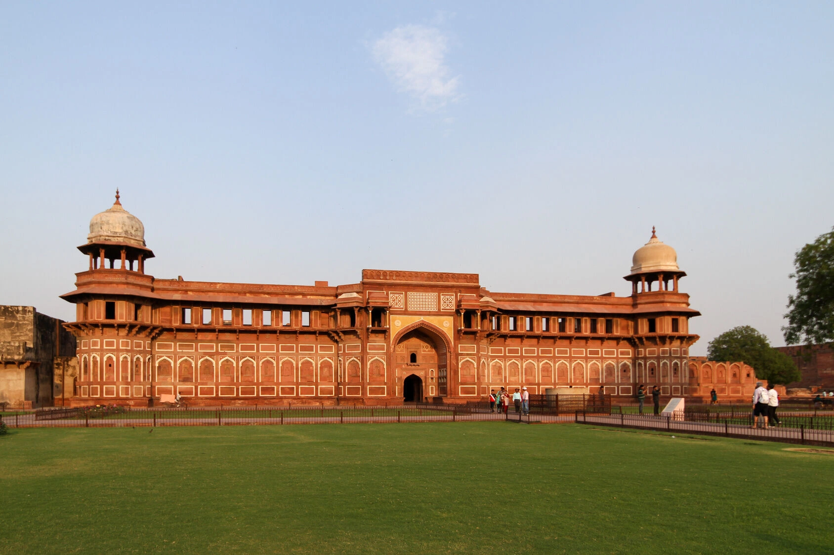 Fort_Rouge_Agra_Fotolia_120177995_Subscription_Monthly_M.jpg