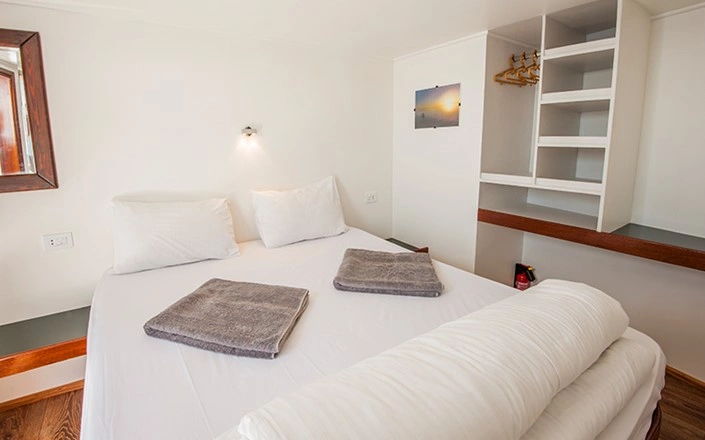 cabin_double_2_629f3_lg.jpg