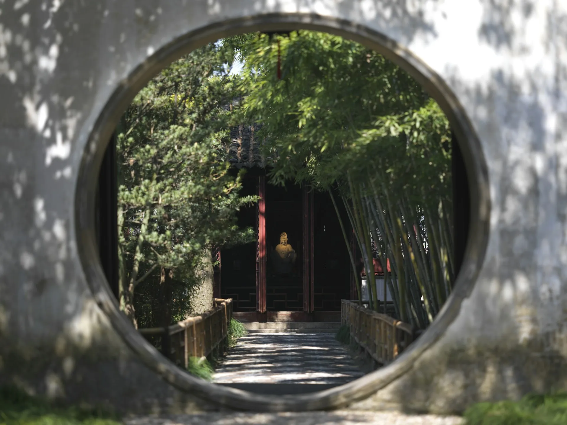 Porte de lune du jardin de l'Attardement à Suzhou