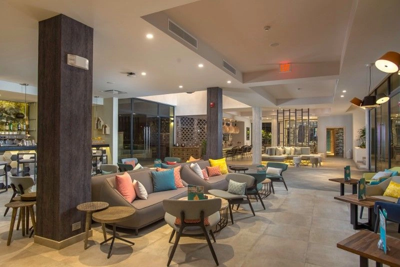 CataloniaLaRomana_bar_lobby_twist.jpg