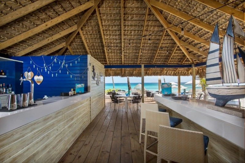 CataloniaLaRomana_bar_Beach.jpg