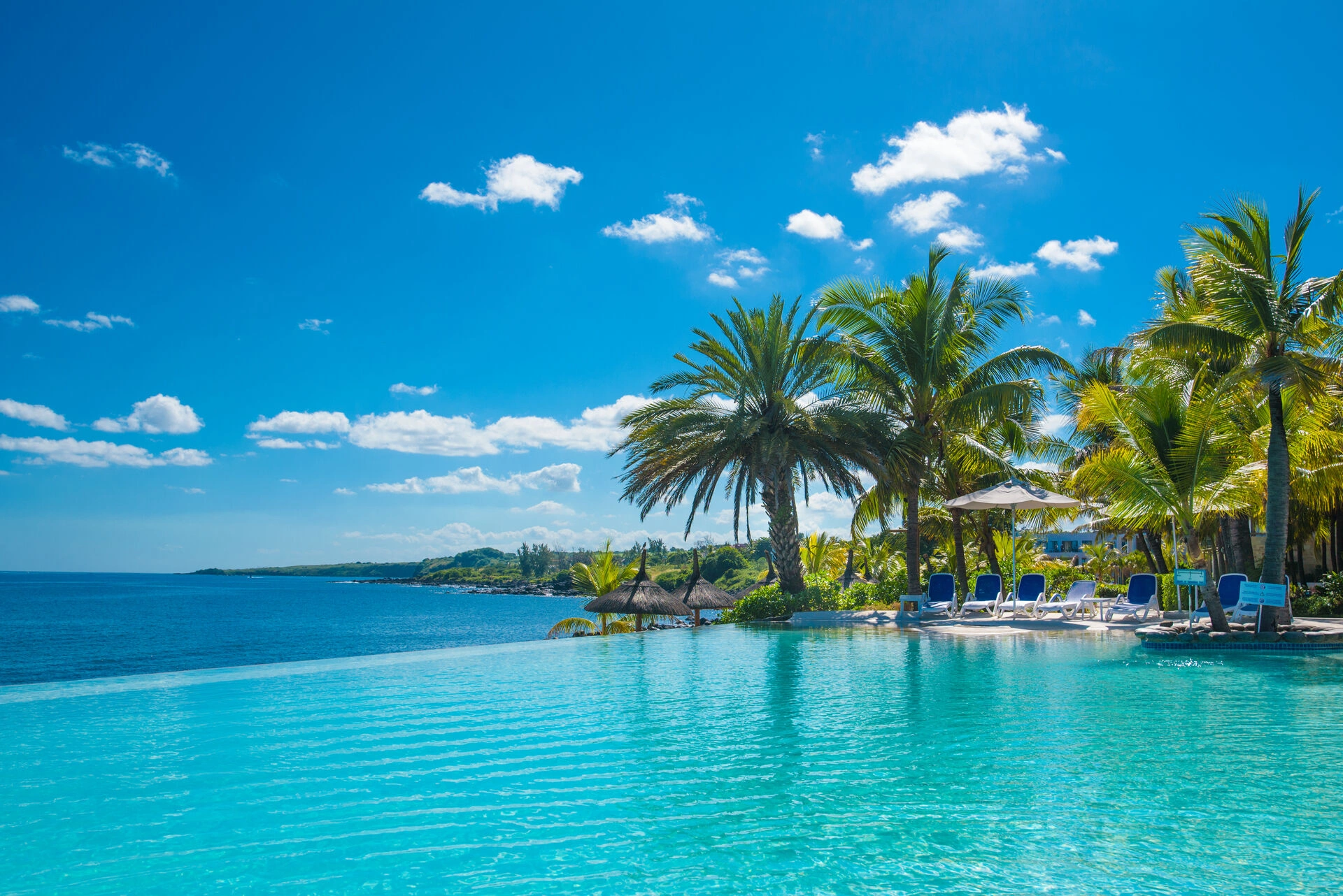 Infinity_Pool_1.jpg