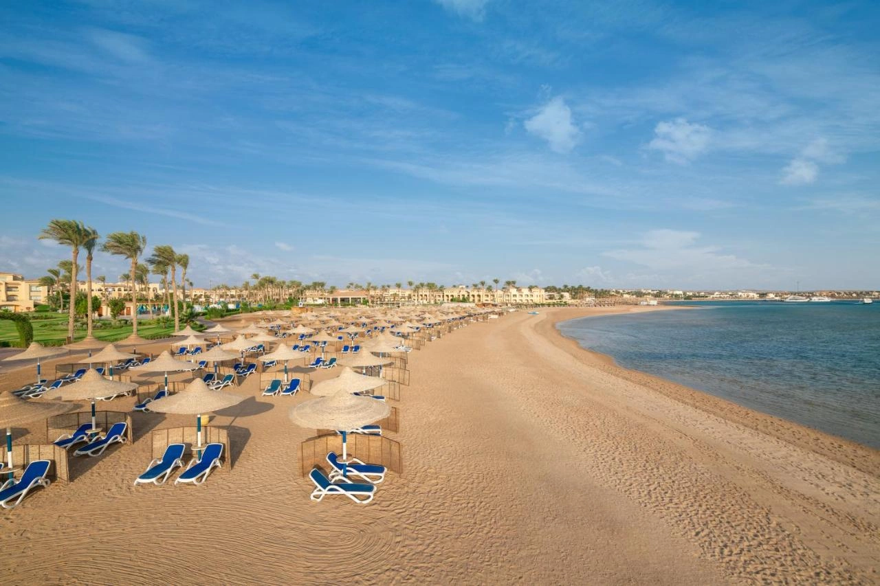 cleopatra-luxury-resort-makadi-bay_17471530767.jpg