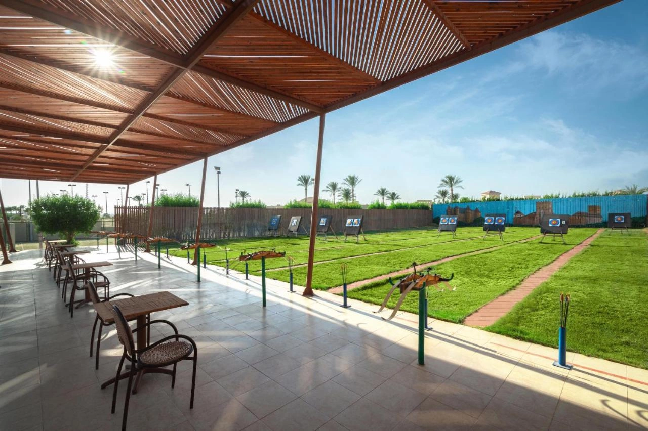 cleopatra-luxury-resort-makadi-bay_174715308122.jpg