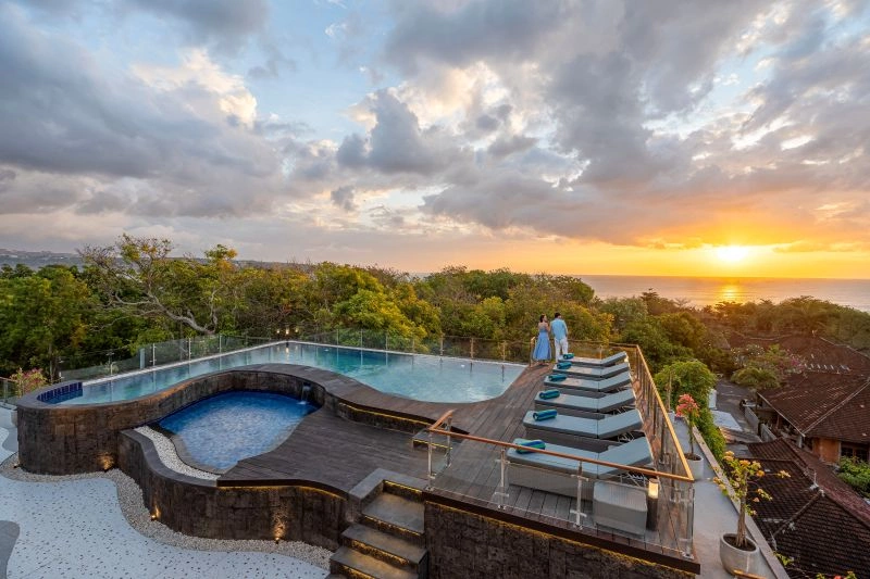 The Sand Suites & Villas 5*