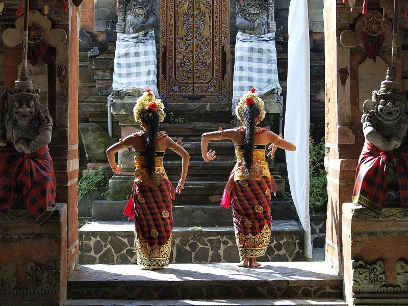 danseuses_balinaises_AdobeStock_7432211.jpg
