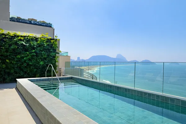 vue_775398_pgbighd.jpg