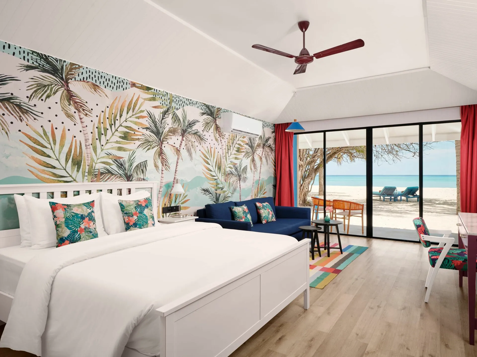 Villa_Park_-_Lagoon_Beach_Villa_-_Bed_-_4K.jpg