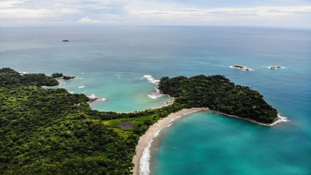 Autotour Odyssée tropicale : entre volcans, plages et forêt luxuriante