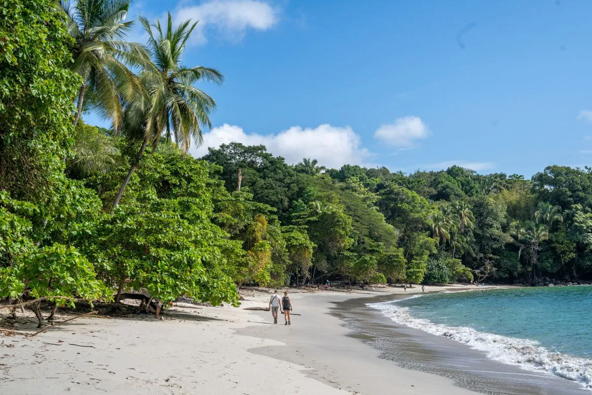 02_Manuel_Antonio_Beach.jpg
