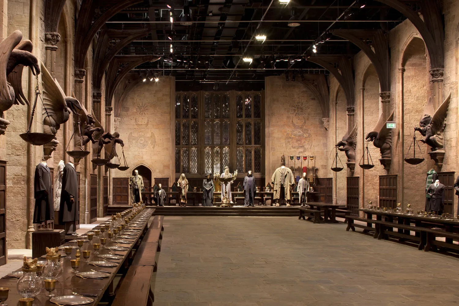 Sets-The_great_hall.jpg