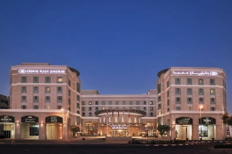 Night_time_Outside_Building_(800x533).jpg