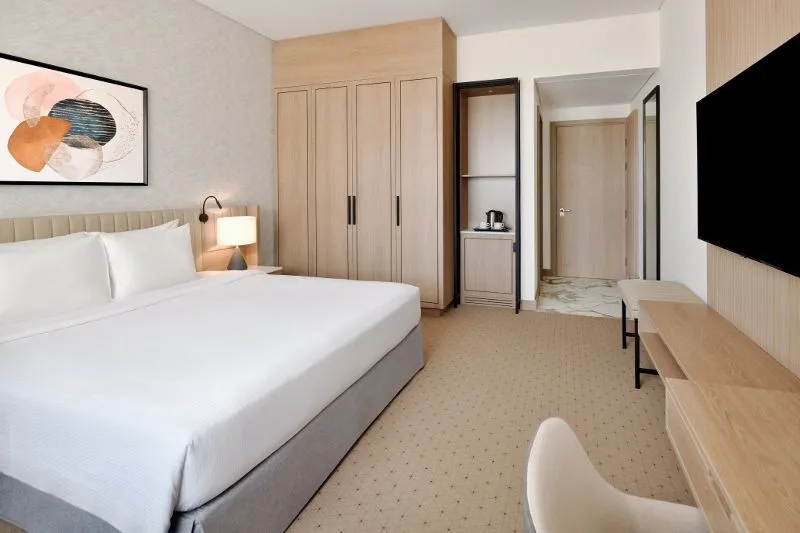 Standard_King_Room_(800x533).jpg