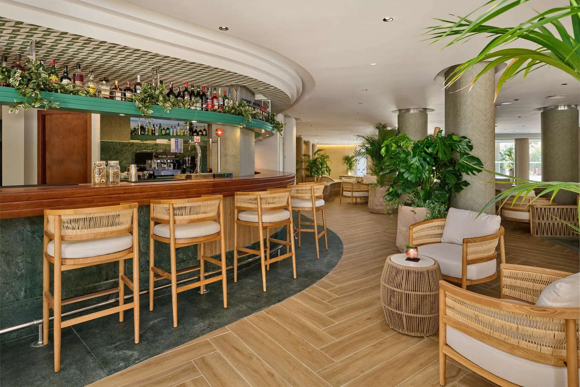 CMA_BAR-SALON.jpg