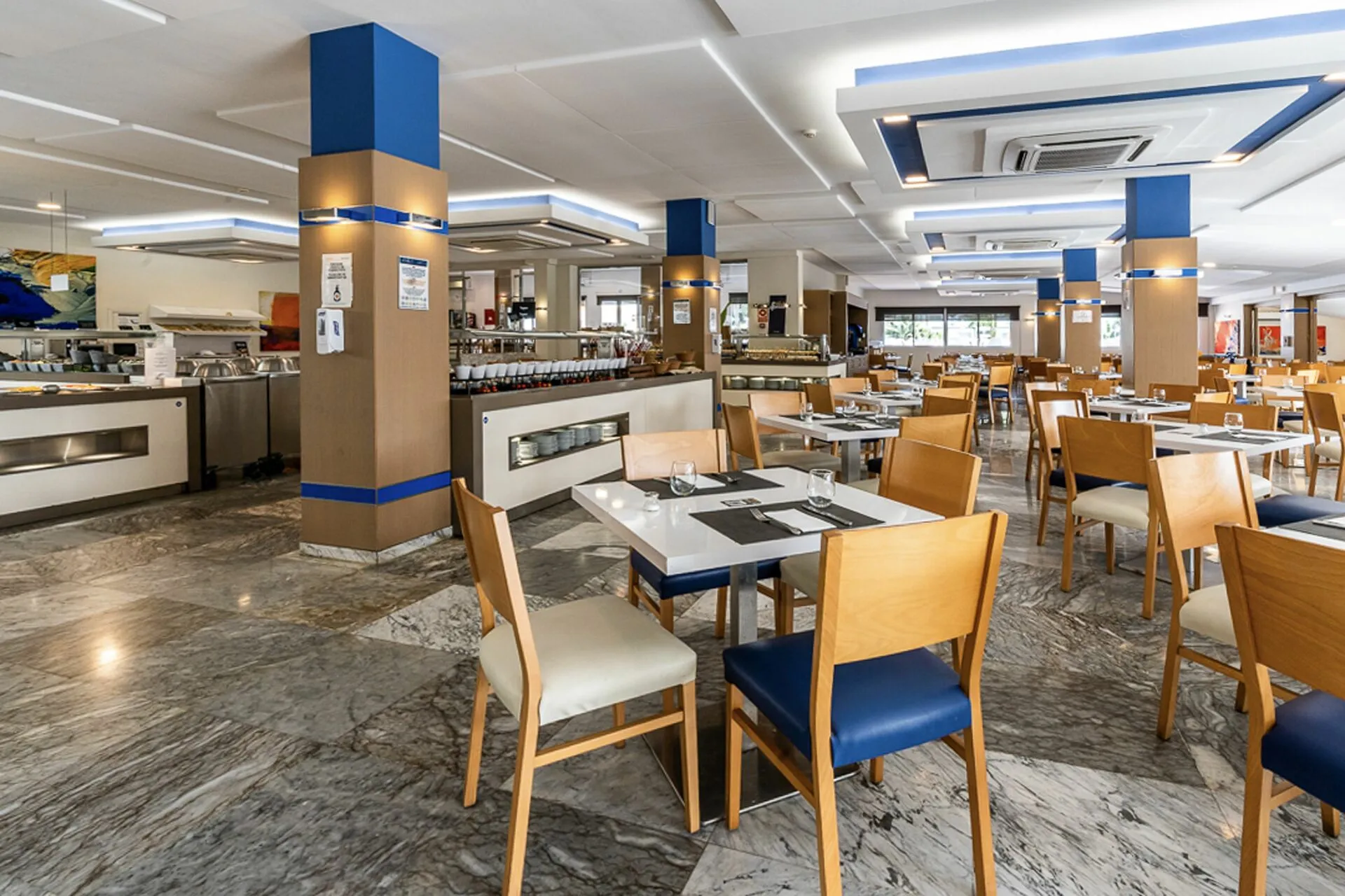 globales-playa-estepona-buffet3.jpg