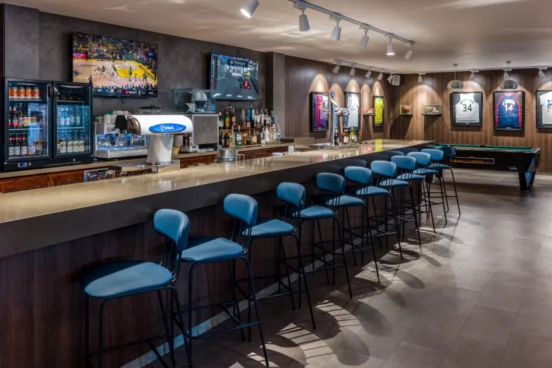017_alta_playaballena_Legends_Sport_Bar.jpg