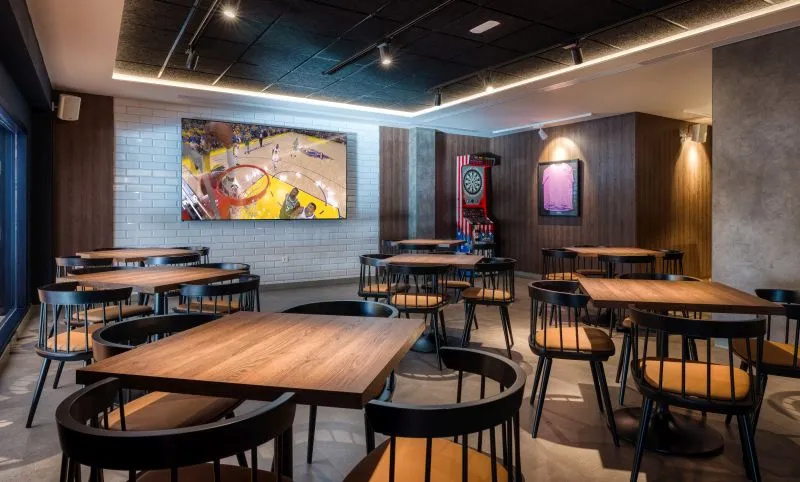 016_alta_playaballena_Legends_Sport_Bar.jpg